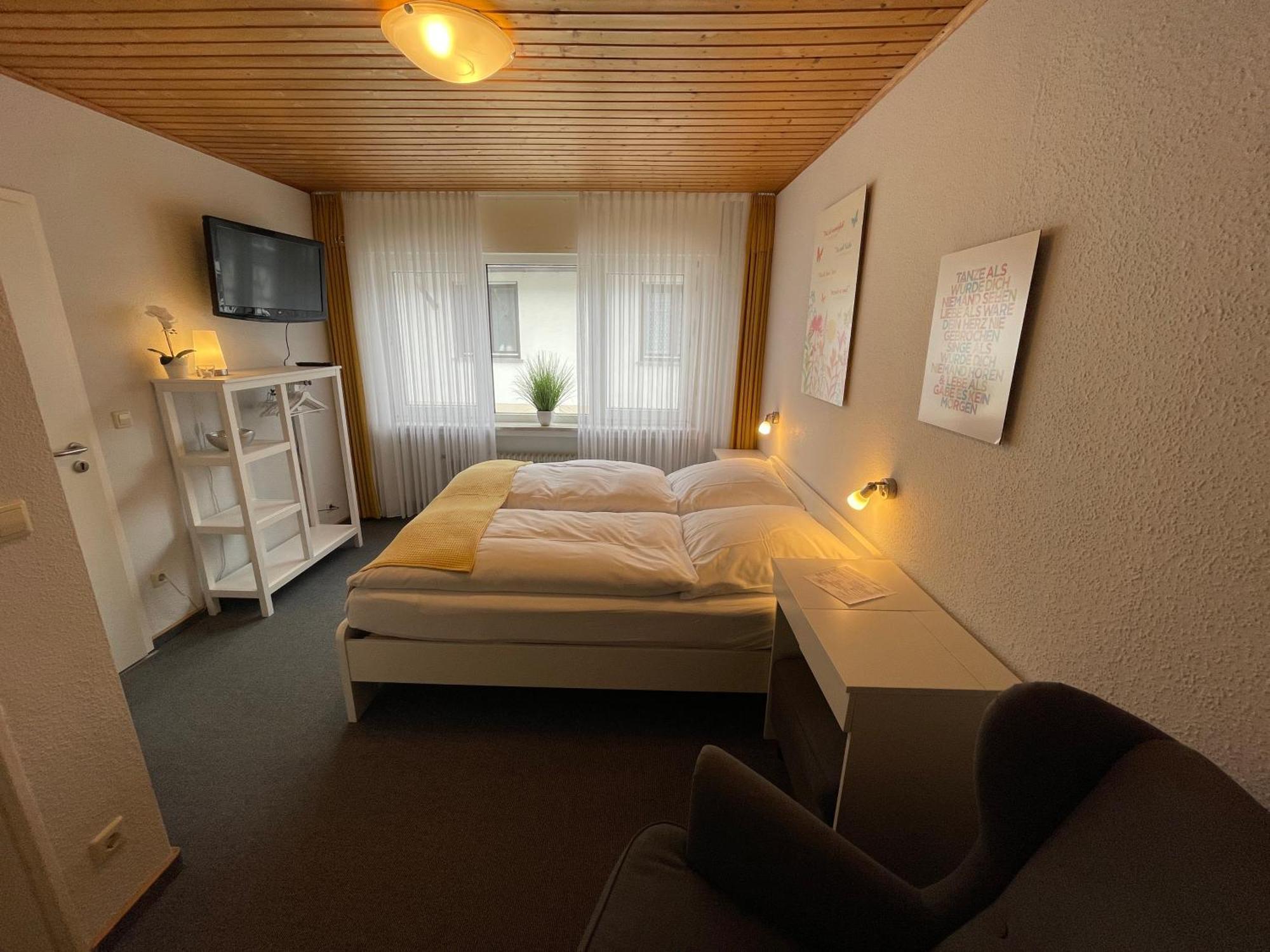 קוכם Ferienwohnungen Haus Zur Linde מראה חיצוני תמונה