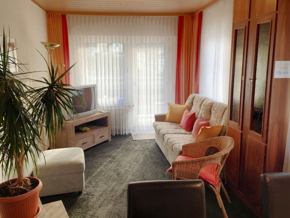 קוכם Ferienwohnungen Haus Zur Linde מראה חיצוני תמונה